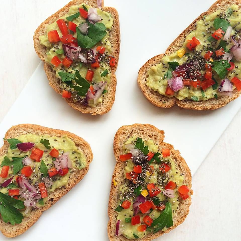 Tartine chia guacamole coriandre superfood