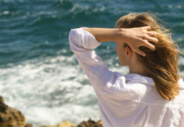 L'eau de mer est-elle bénéfique pour les cheveux ou les abîme-t-elle ?
